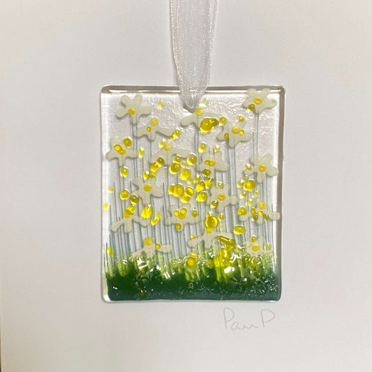 Daisy Fused Glass Handmade Hanging Token Greetings Card - Twelve Silver Trees