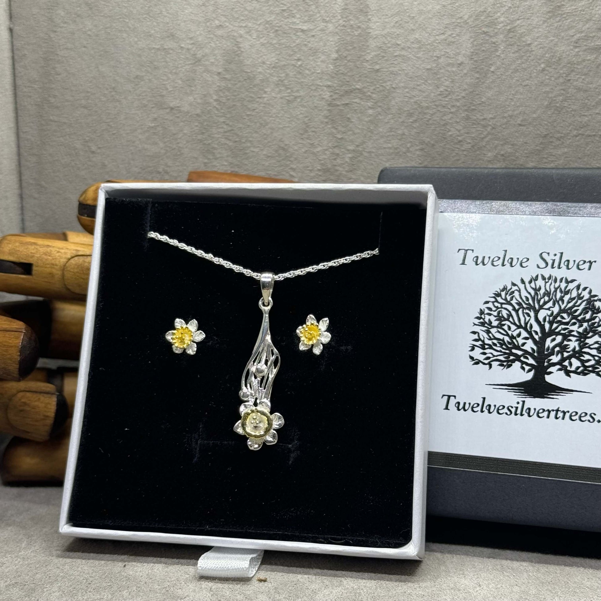 Daffodil Flower Stud Earrings and Pendant Gift Set - Twelve Silver Trees