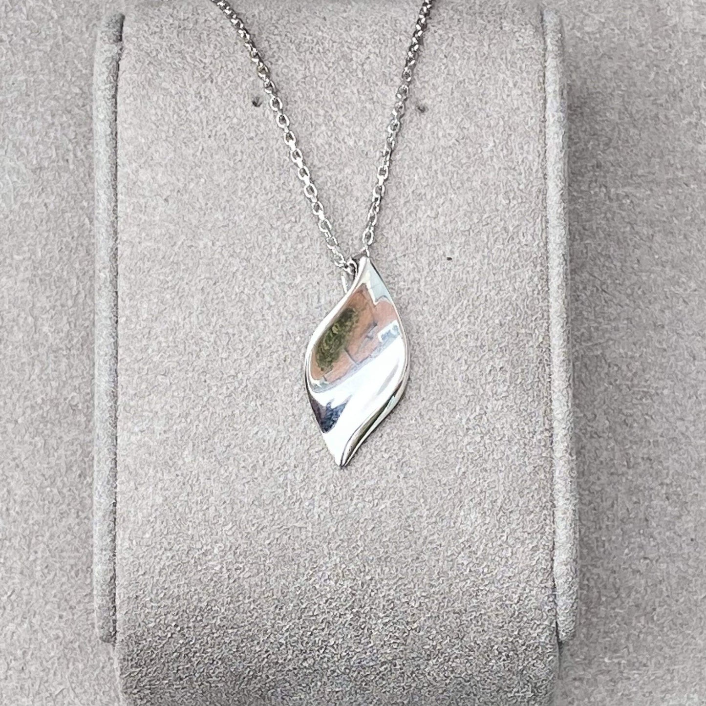 Plain Twisted Leaf Sterling Silver Pendant - Twelve Silver Trees