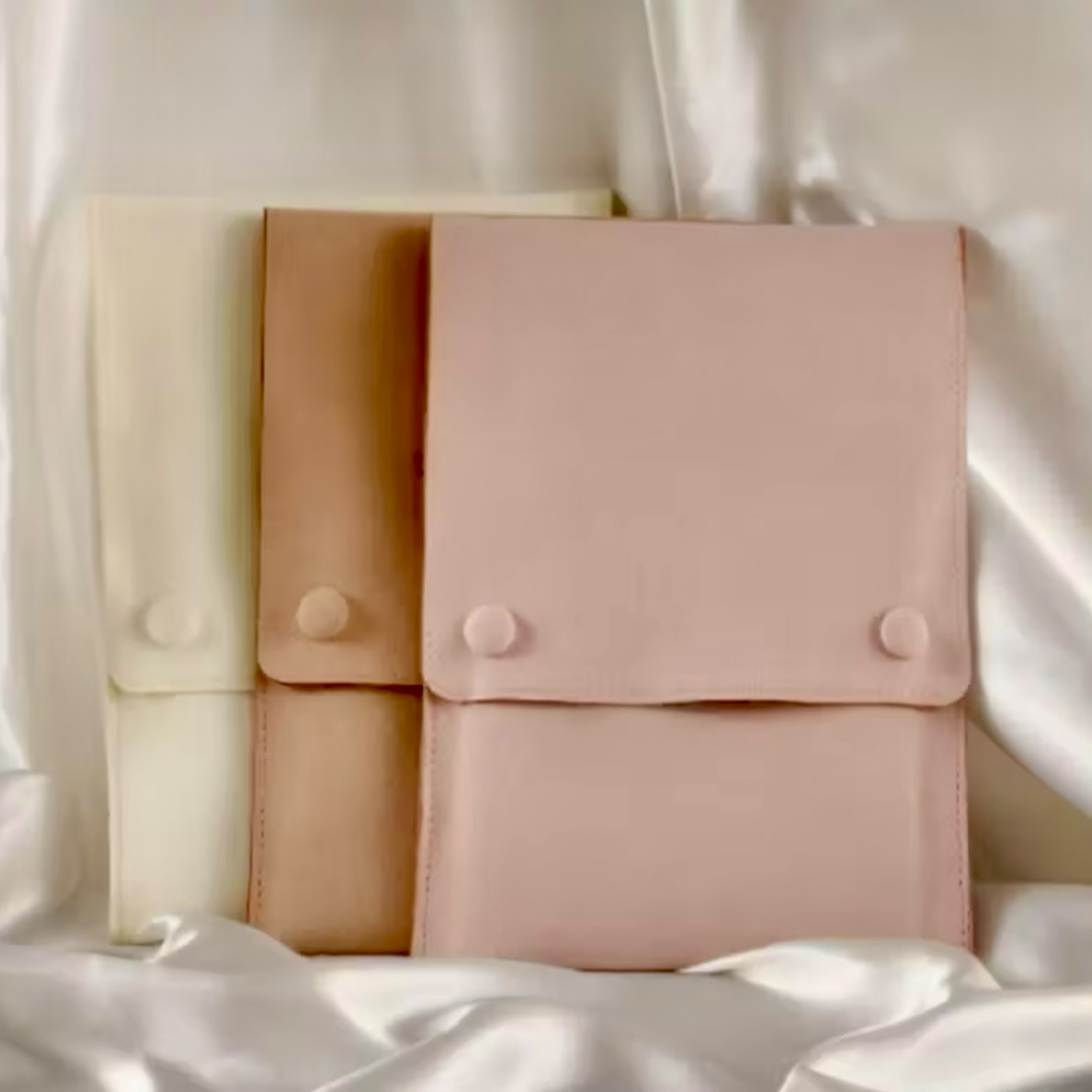 Necklace / Pearl Micro Fibre Travel Case - Twelve Silver Trees