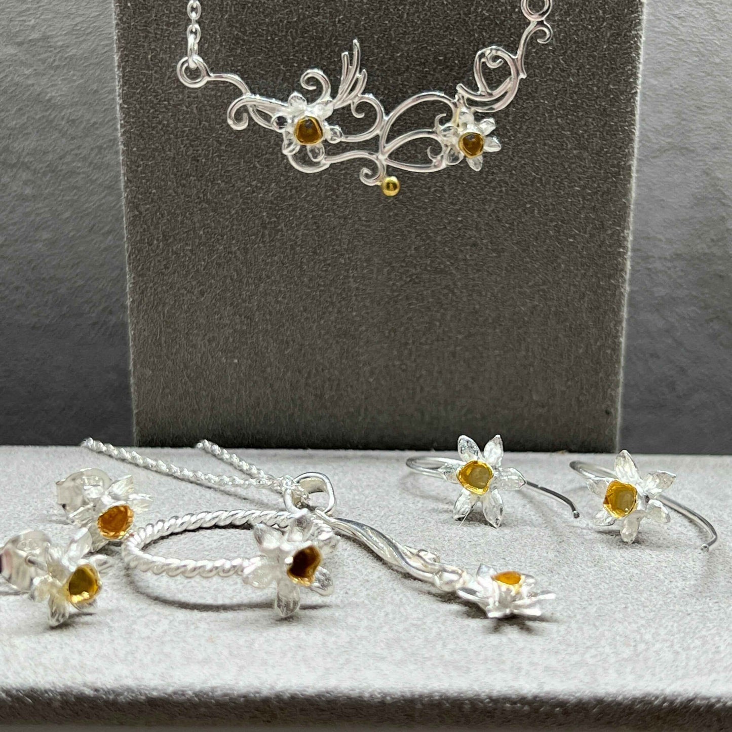 Daffodil Flower Pendant in Sterling Silver & 18 Carat Gold - Twelve Silver Trees