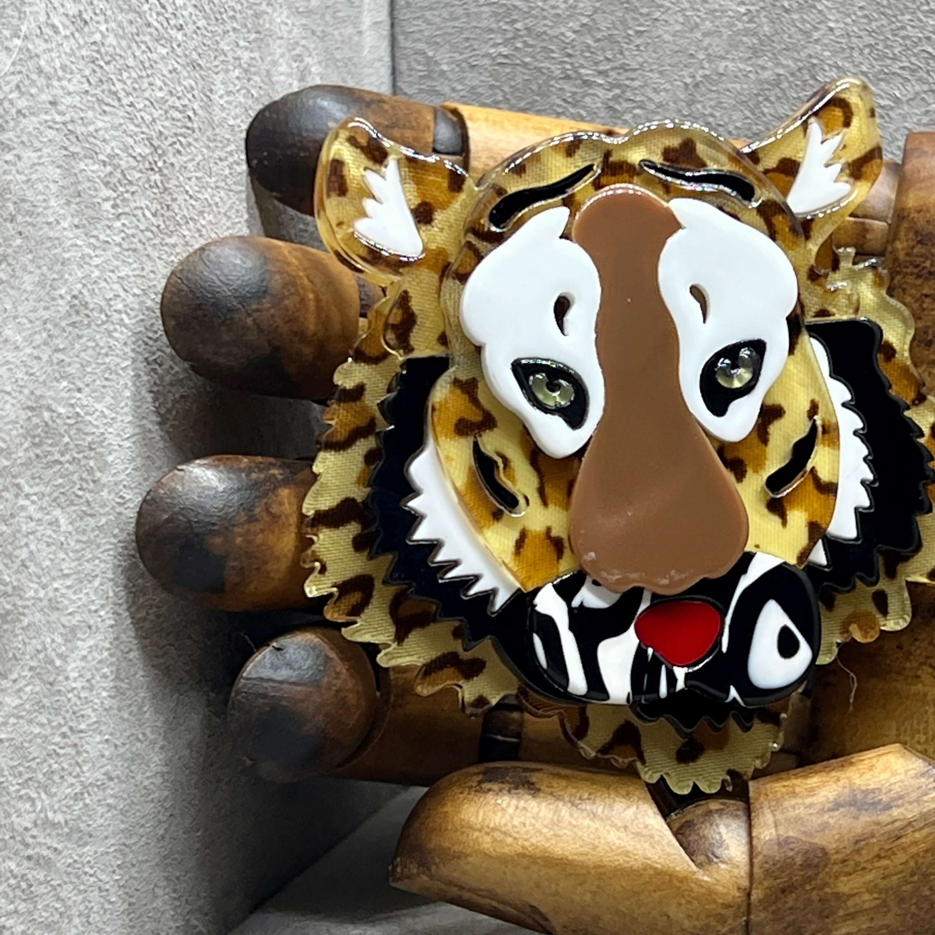 Tiger brooch shop