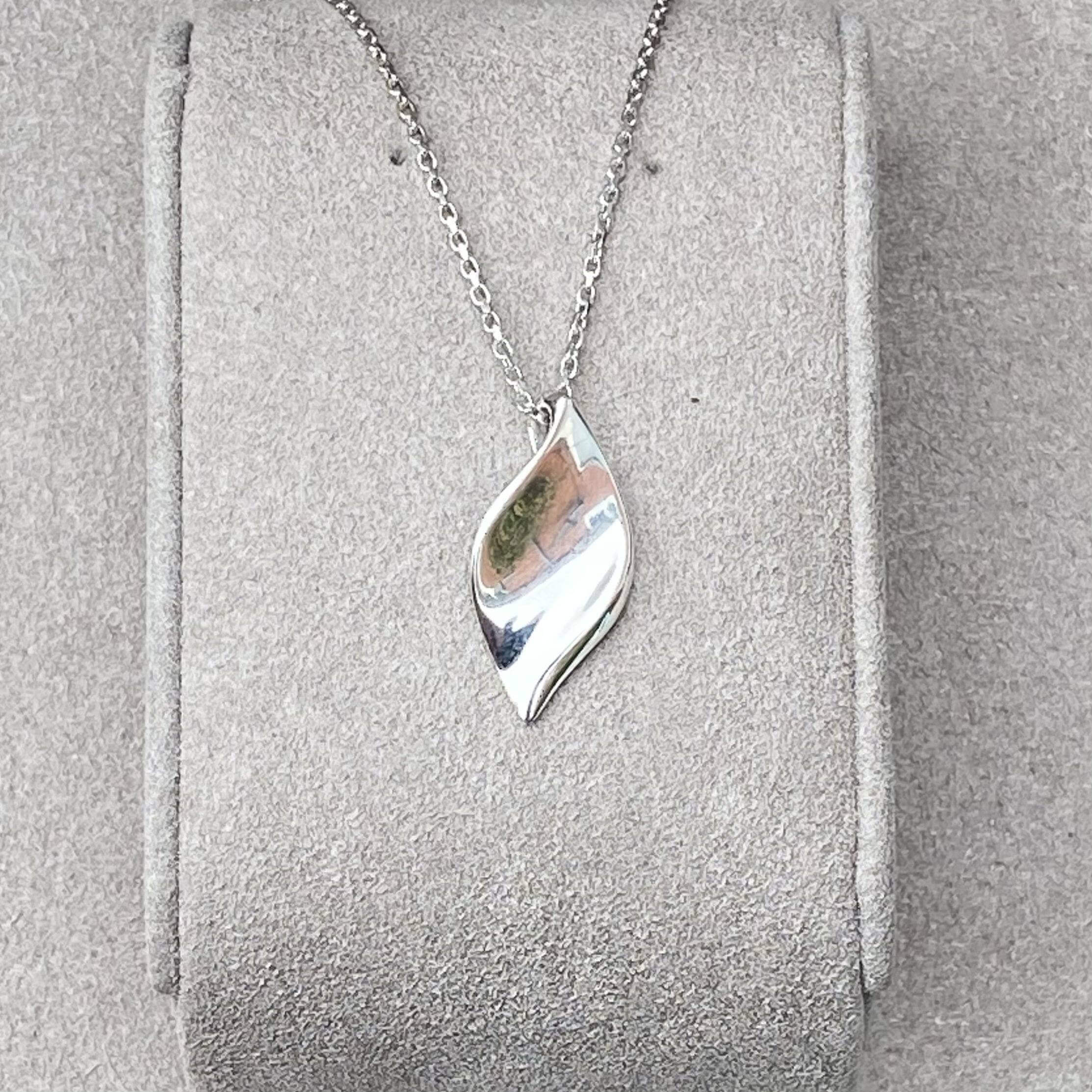 Plain on sale silver pendant